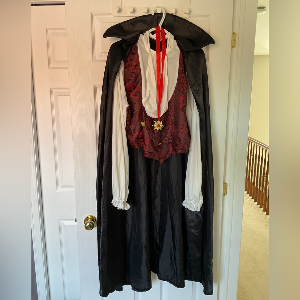 Men’s Vampire Costume